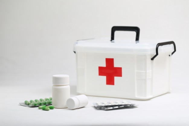 THINGS YOU MUST KEEP IN YOUR FIRST AID KIT