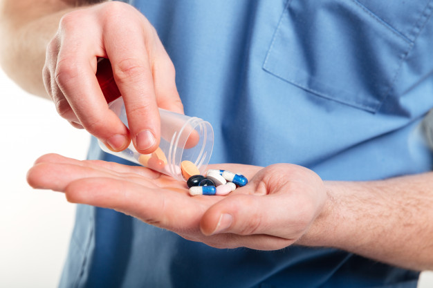 TIPS TO AVOID DANGEROUS DRUG INTERACTIONS